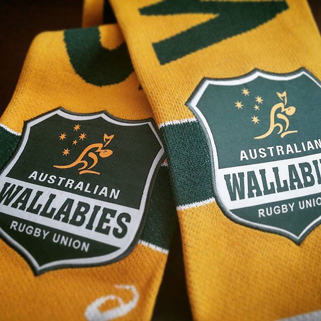 Rugbeh`s back... Got me scarf ready. C`mon you wallabies!!