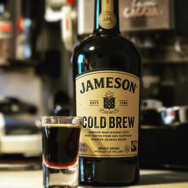 Trying out Jameson’s cold brew whiskey.. first and foremost tastes likes whiskey with coffee flavours - whereas I find @blacktwisthc is like drinking a double espresso with a whiskey after tastes.