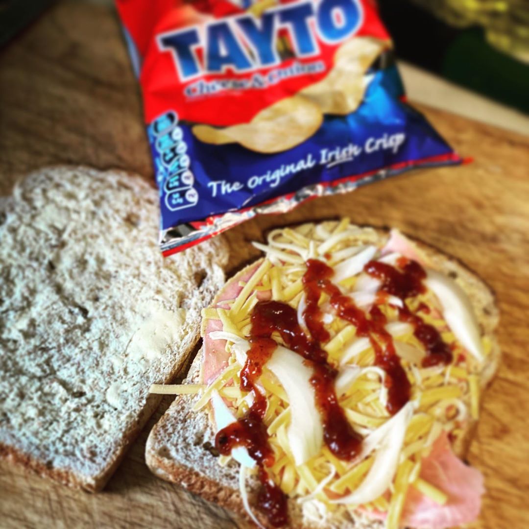 An auld hang sandwich with some tayto!