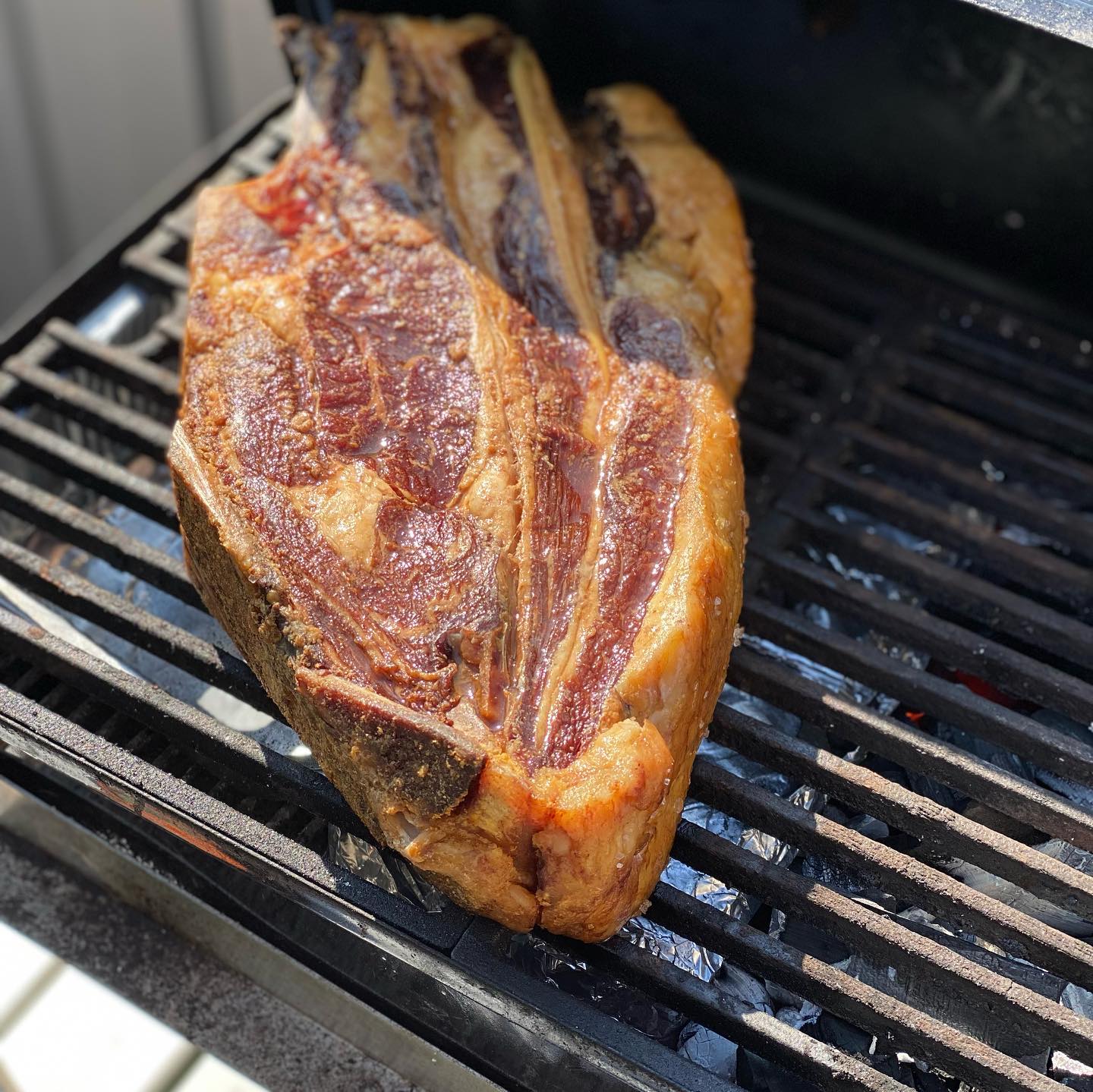 Sweet baby jebus! I’ve died and gone to meat heaven with this one. A smoked cote de boeuf from the smoking’ butcher himself @hmbutchers