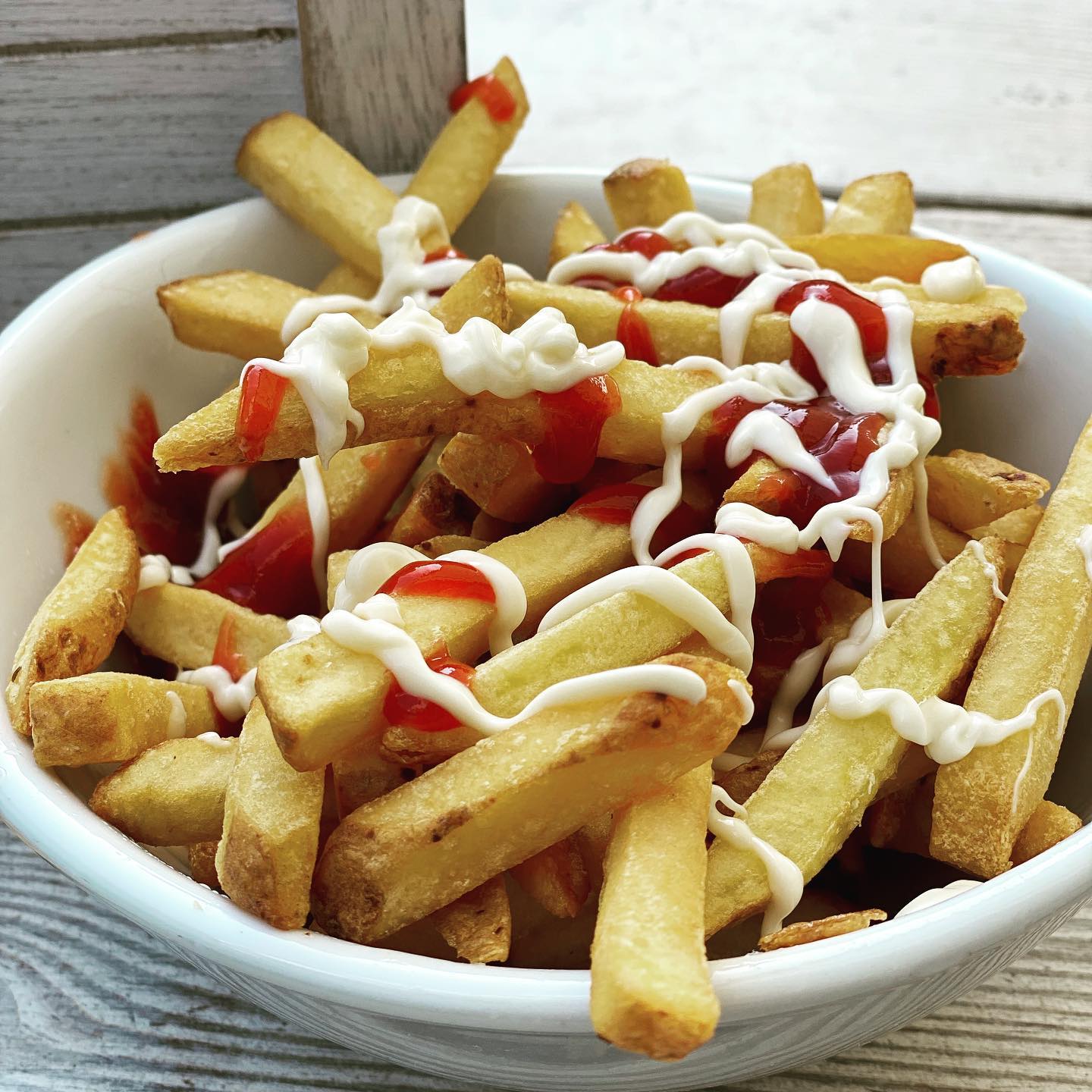 Batonnets of potato, served with a deconstructed Marie-rose sauce!