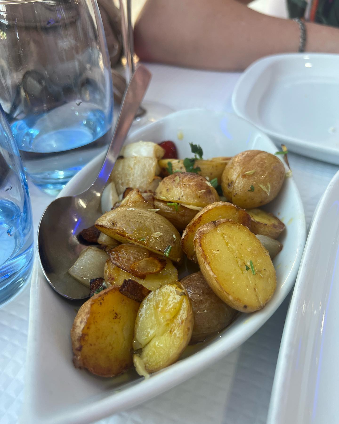 The spuds were my dinner and some of the prawns - the rest was all for Marie. Happy wife, happy life! Now I can have guia and Marie has Quarteria! Many more hols in the algarve to come